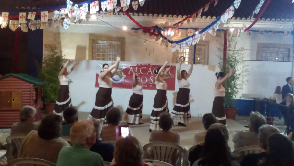 Escola de dança da SFPMG encerra ano com festa no Lg dos Açougues