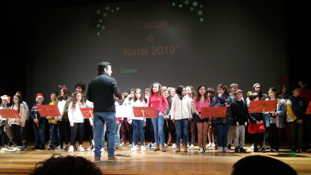 Alunos da EB Pedro Nunes animam Auditório com Festa de Natal