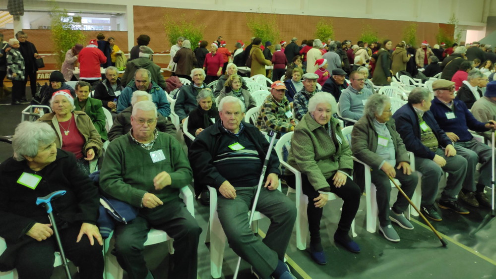 Transporte de pessoas para o Encontro «Natal Sem Idades»