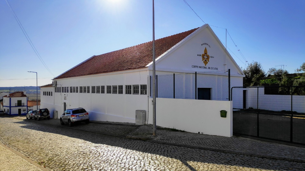 Pintura da fachada das sedes dos Escuteiros e do Rancho Folclórico de Alcácer