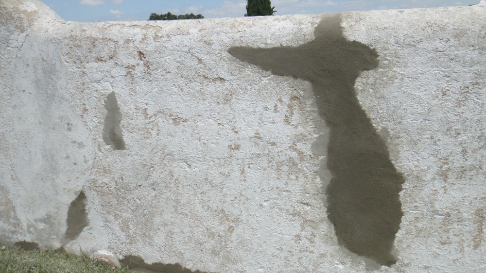Intervenções de manutenção no muro do cemitério de Vale de Guizo