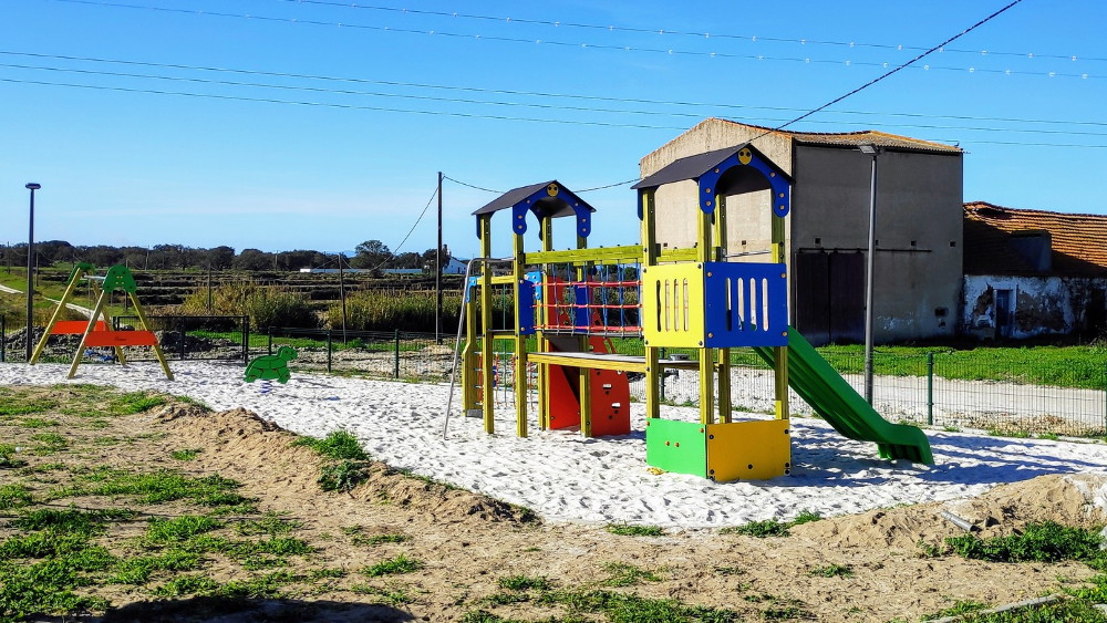 Parque infantil dinamiza aldeia de Montevil