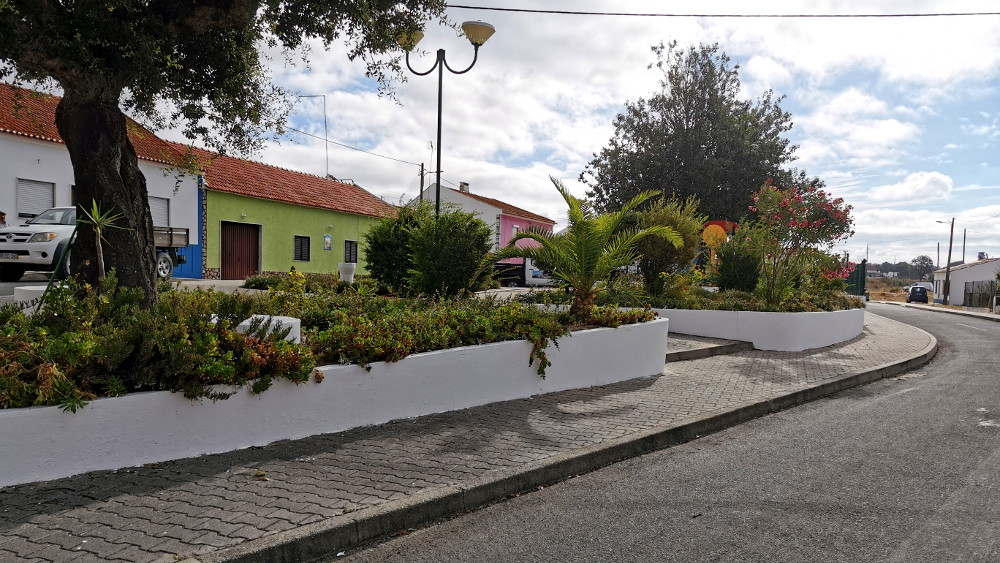 Pintura de muros e equipamentos em Monte Novo de Palma