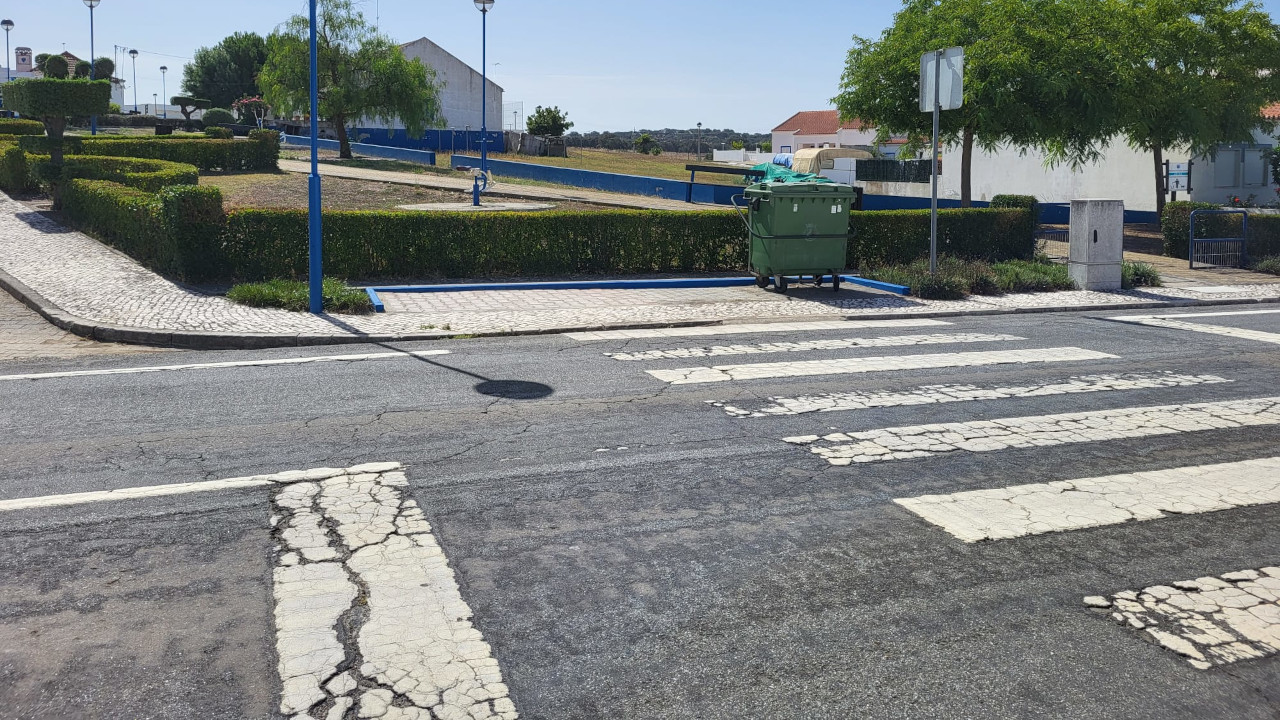 Construção de uma gare para os ecopontos em Santa Susana